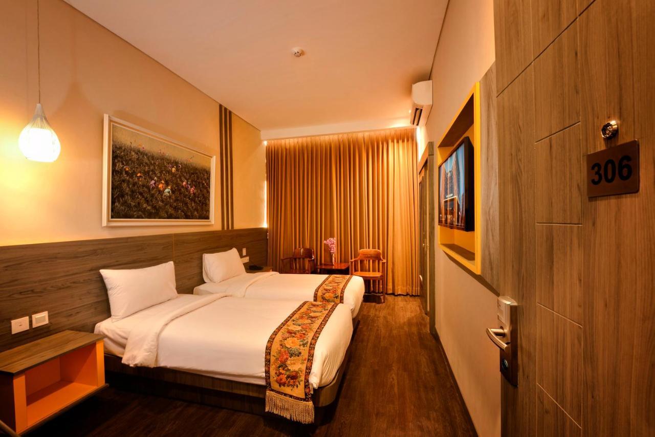 Hotel Super 8 By Wyndham Solo Extérieur photo